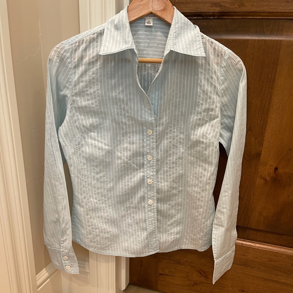Banana Republic S long sleeve light blue blouse